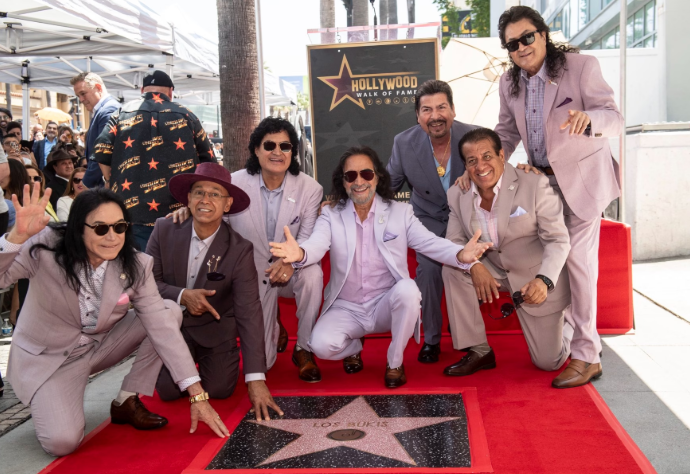 Los Bukis reciben una estrella en Hollywood dedicada a la comunidad inmigrante en EEUU