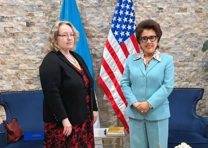 Presidenta de CSJ conversa con encargada de negocios de la embajada de EEUU sobre cooperación y extradición