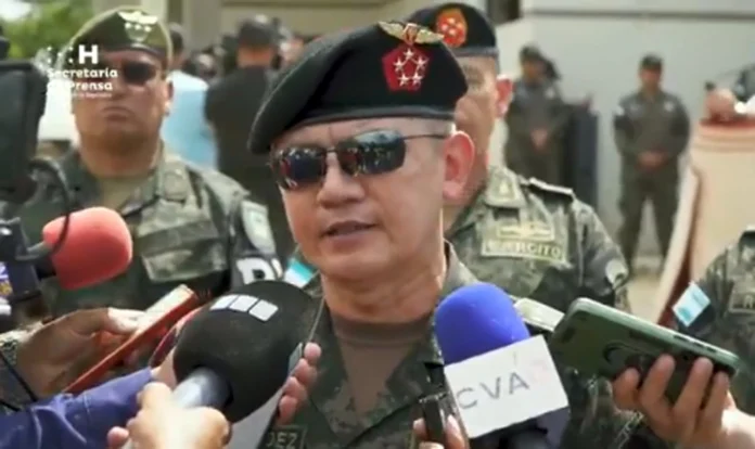 “La Constitución dice que somos garantes de las elecciones”, descubre Roosevelt que culpa al CNE “por irresponsabilidad” del 9M