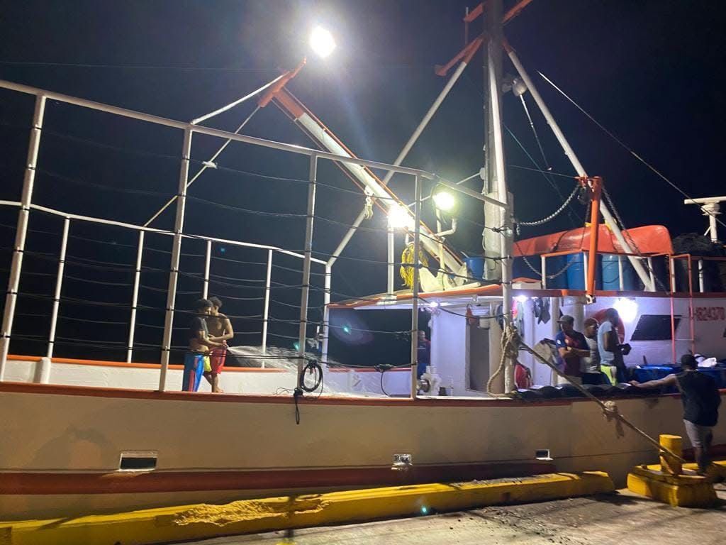 Fuerza Naval realiza operaciones de busqueda y rescate de embarcación Lucky Lady