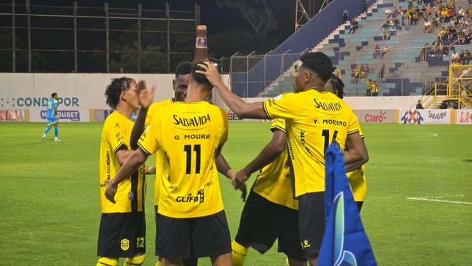 Real España comienza encarrilado en el Clausura 2025 y destroza 4-1 al Olancho FC