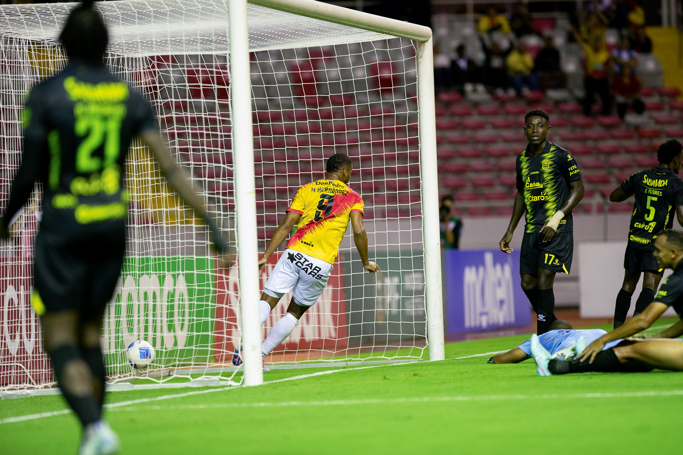 Real España tropieza y hace el ridículo en Costa Rica y cae 4-2 ante Herediano por el inicio de la Copa Centroamericana