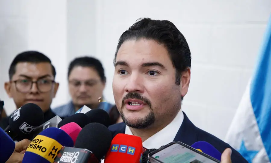 Canciller Bú menciona que gracias a sus gestiones el impuesto a remesas solo fuera del 1% 