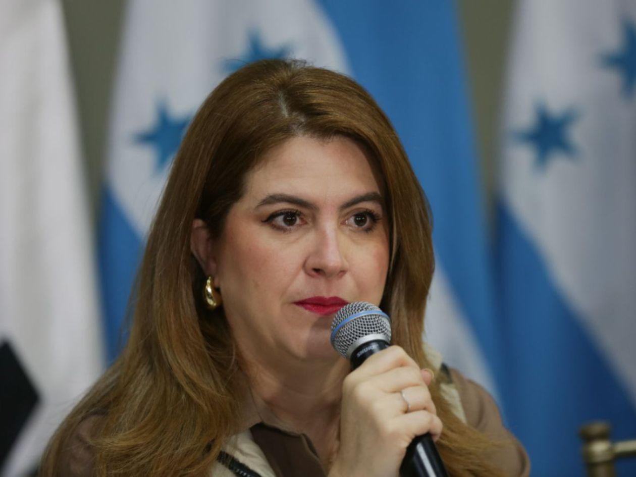 “La ley y la transparencia no se negocian”, advierte la presidenta del CNE, Cossette López