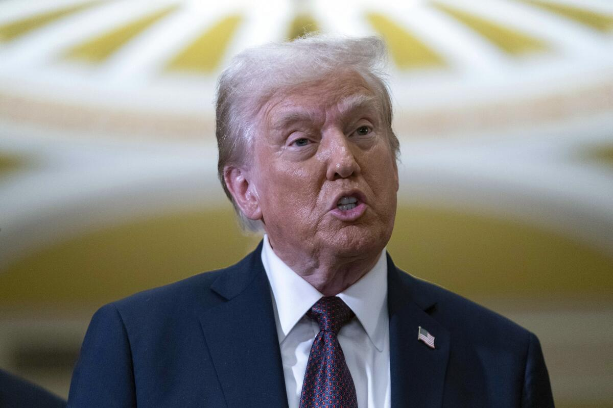 Donald Trump evalúa otorgar estatus legal a migrantes que trabajan en la industria agrícola