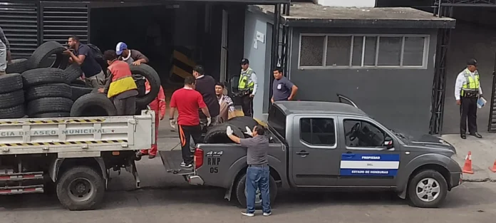 RNP explica que camión lleno de llantas son para reciclaje, ante suspicacia de población