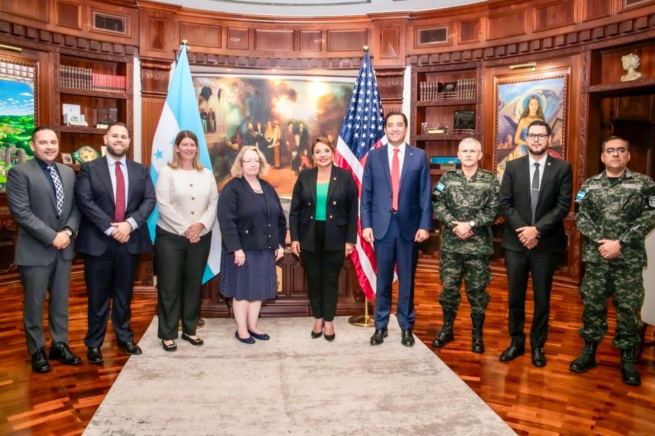 Presidenta Castro dialoga con encargada de negocios de la embajada de EEUU sobre defensa, seguridad y migración