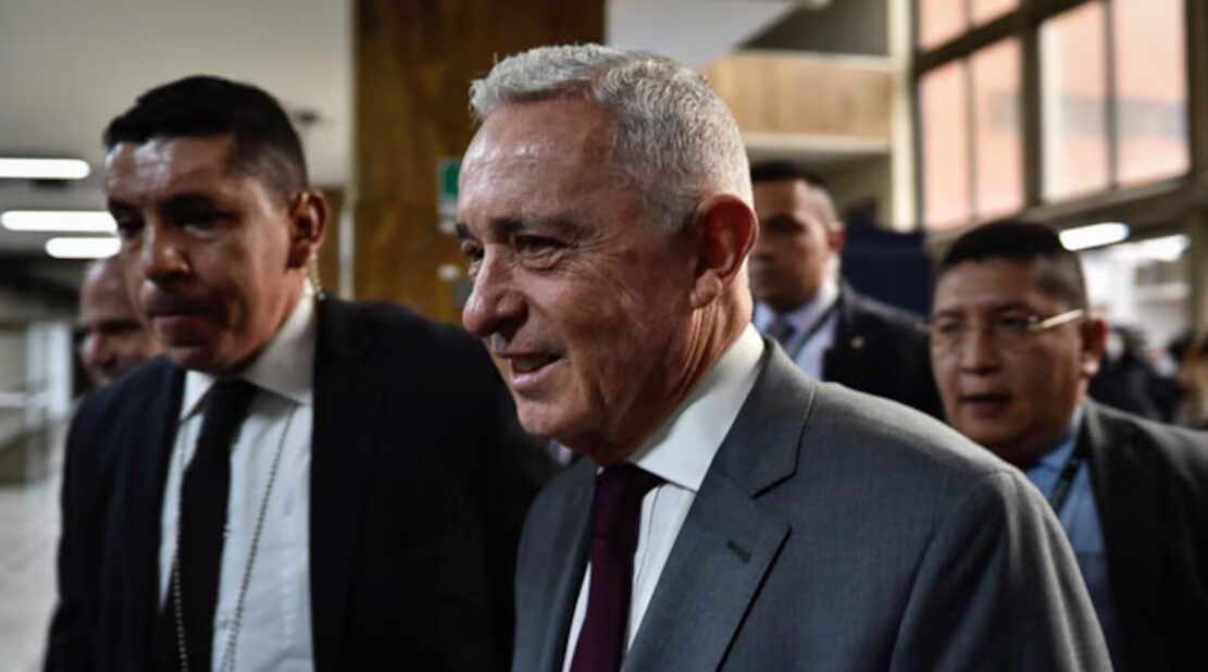 Juicio a Álvaro Uribe: Tribunal Superior de Bogotá negó suspensión provisional de la detención domiciliaria del expresidente; derrota para la defensa