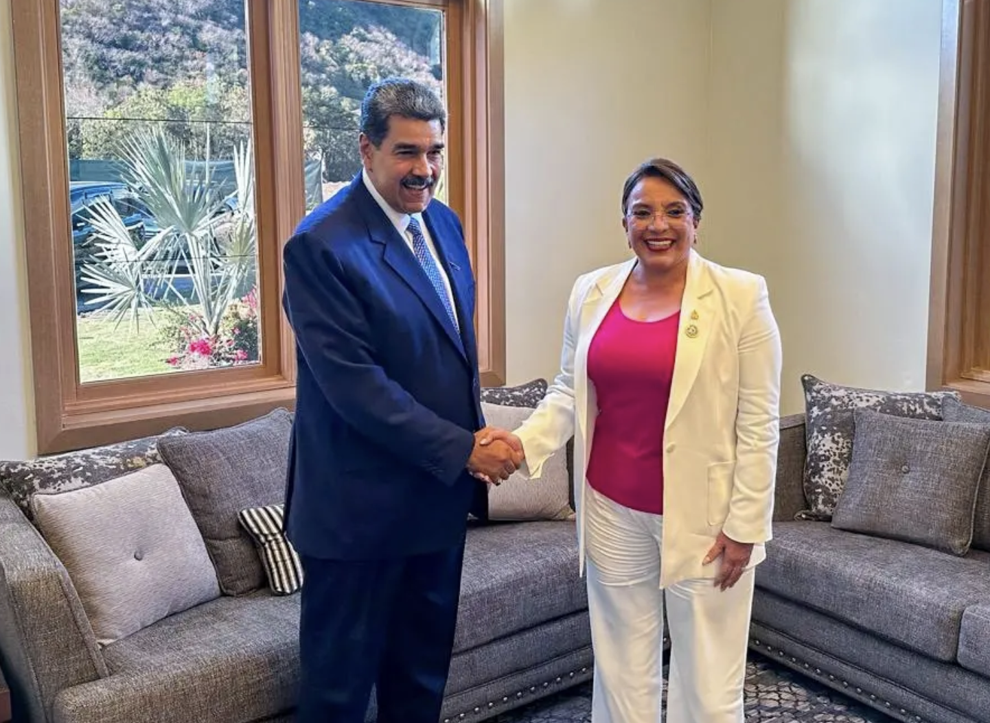 Hondureños en EEUU pueden tener repercusiones por apoyo de Xiomara de Zelaya a Maduro