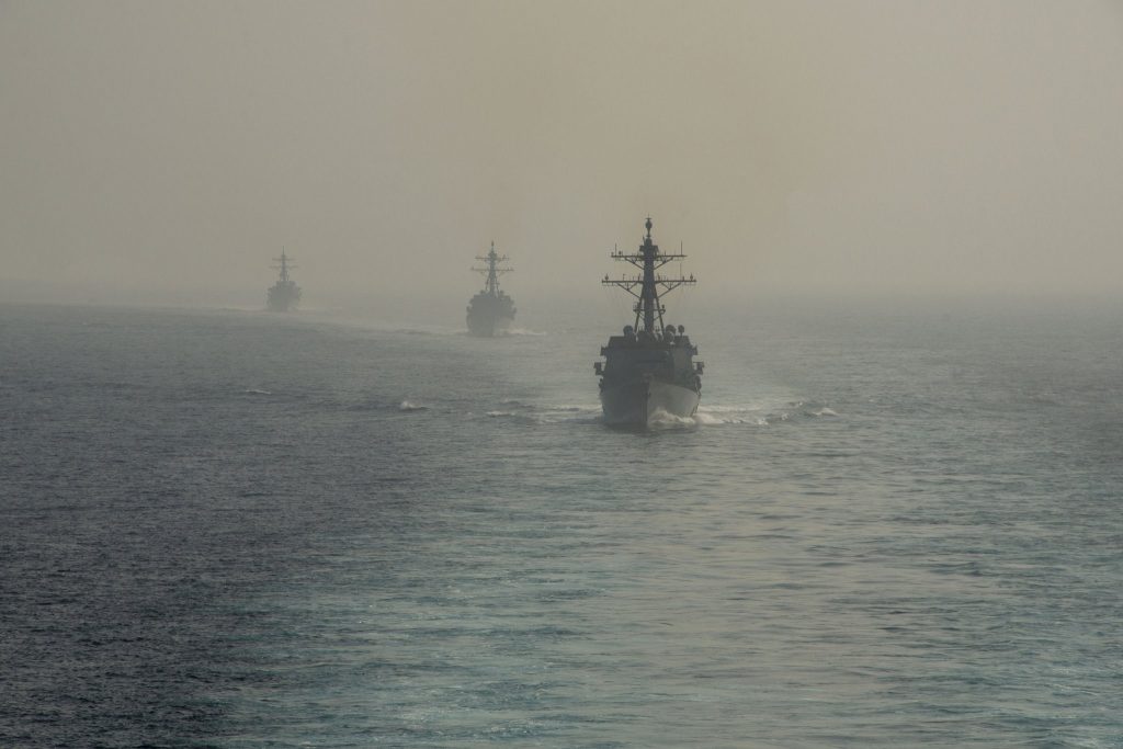 EEUU despliega buques de guerra cerca de Venezuela para combatir amenazas de drogas, dicen fuentes