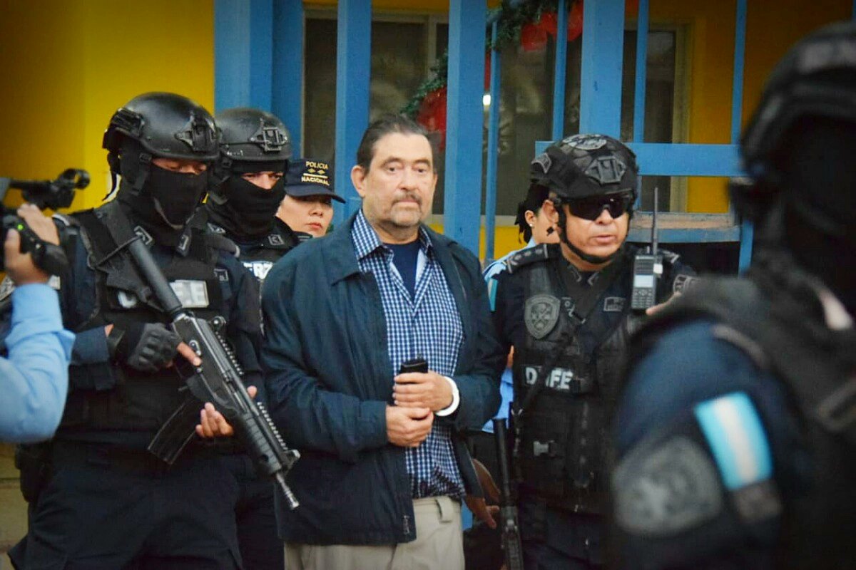 Roberto Cosenza se declararía culpable hoy, por millonarios sobornos en contratos de la Tasa de Seguridad