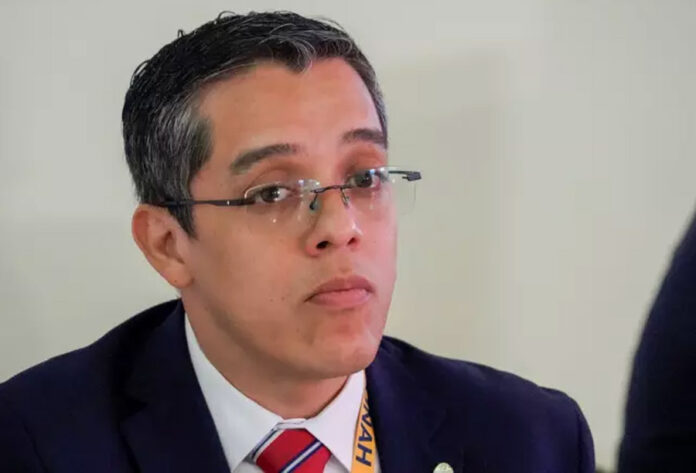 Rector de la UNAH denuncia que estudiantes han sufrido maltratos en transporte público