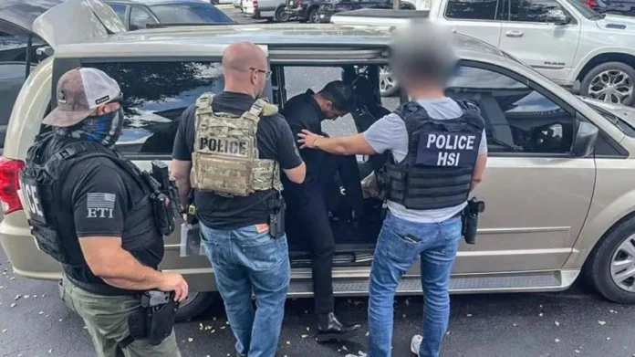 Agentes de inmigración detienen a 25 albañiles mexicanos y centroamericanos, entre ellos hondureños, en Pensilvania