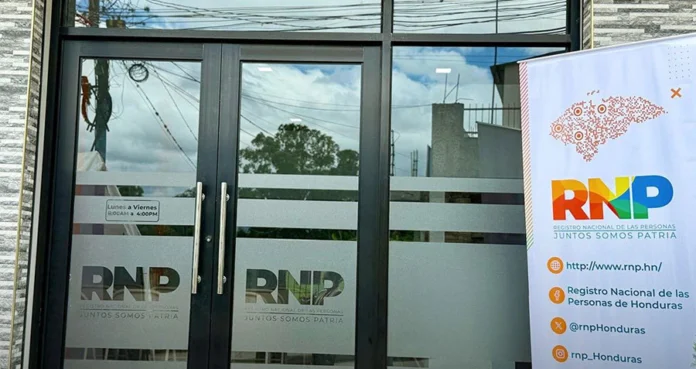 Congreso aprueba exonerar de impuestos al RNP para adquirir 750 mil tarjetas blancas para emisión del DNI