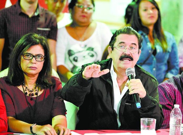 Mel Zelaya arremete contra edil de SPS por uso de ataúdes con imágenes de Libre y Rixi