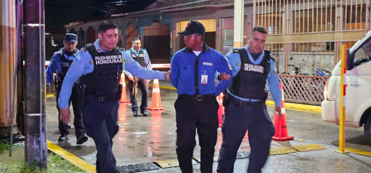 Dos guardias de seguridad en estado de ebriedad son detenidos tras atacar a balazos a dos personas en SPS