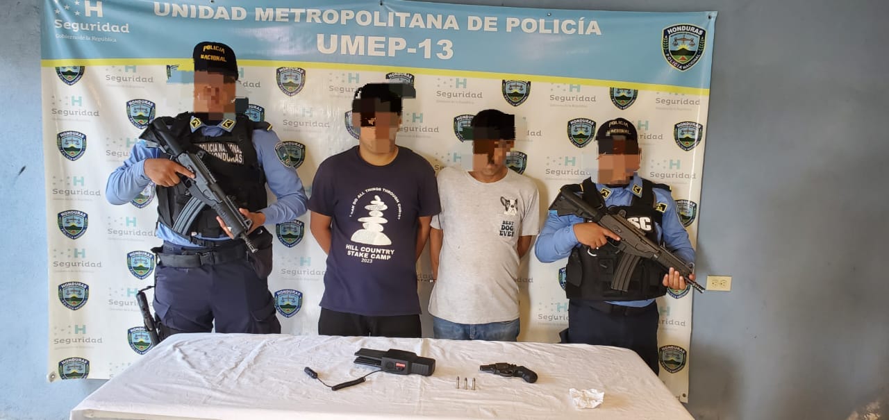 Fuerza policial detienen a dos hombres con camión robado cargado de aceite en Santa Cruz de Yojoa