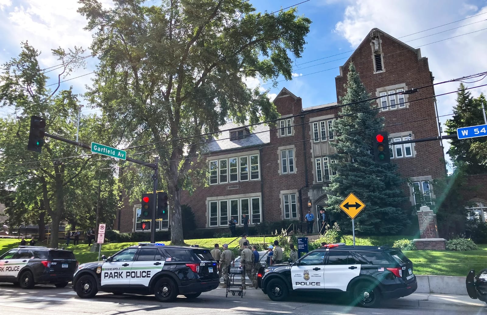 Al menos dos muertos, incluidos dos niños, y 17 heridos tras tiroteo en escuela católica de Minneapolis