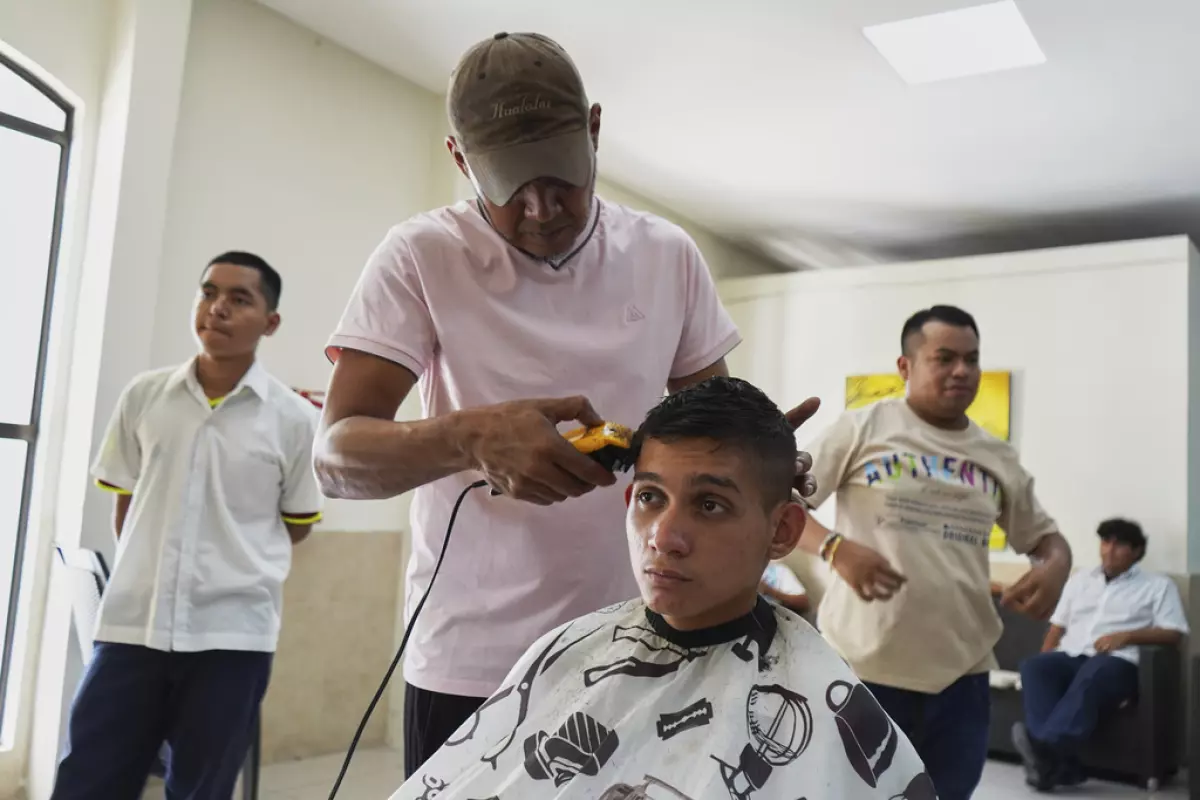 ¡Con el pelo rapado! Vea las nuevas ordenanzas del presidente Nayib Bukele para niños en las escuelas en El Salvador