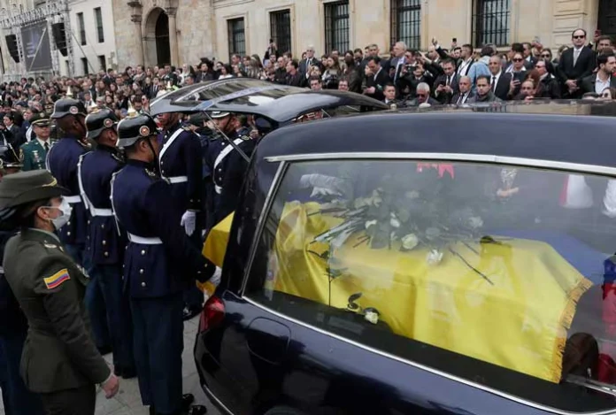 Con una misa solemne y todos los honores, Colombia dice adiós a Miguel Uribe Turbay