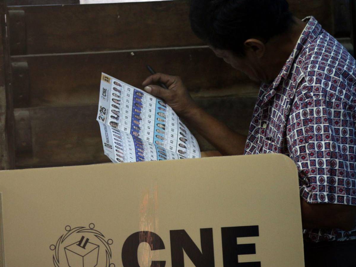 Colegio de Abogados llama a votar masivamente tras consenso del CNE
