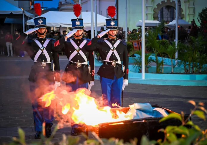 Con incineración de la bandera inician las actividades cívicas del 204 aniversario de independencia patria