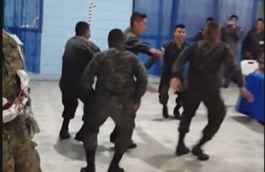 Militares dejan las armas y sacan “los pasos prohibidos” para bailar punta en Tik Tok