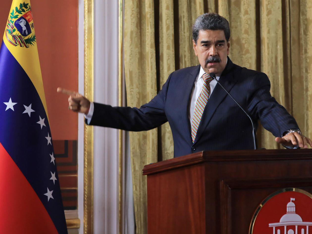 Diplomático de EE. UU. considera que, aunque muchos esperan la caída de Maduro, aún no es el momento
