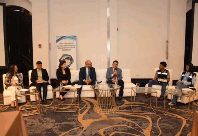 Candidatos a la Alcaldía Municipal del Distrito Central firman Pacto Municipal por la niñez y adolescencia