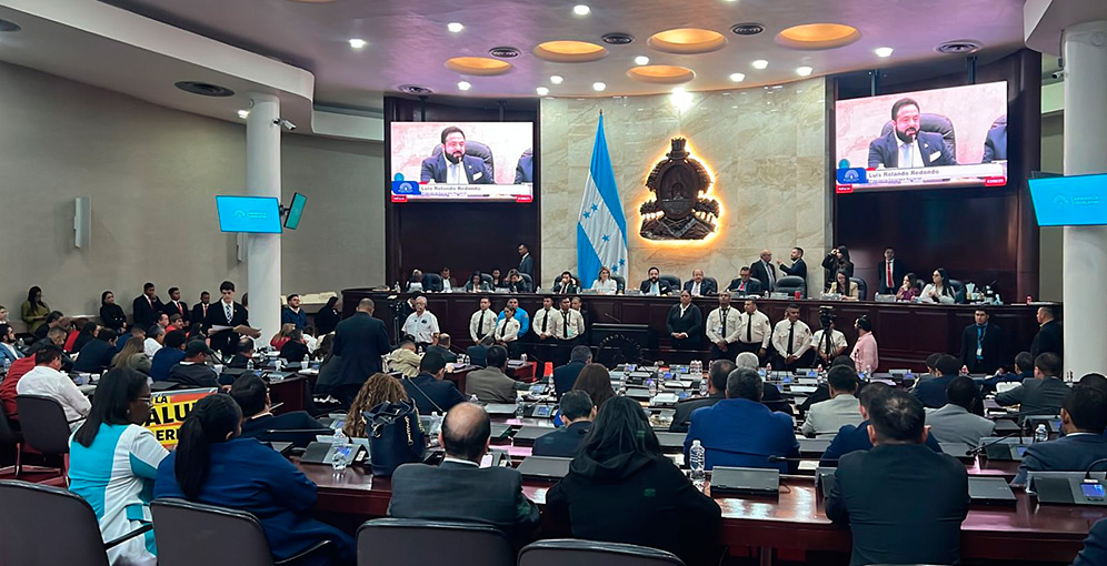 Unos 26 diputados de varios partidos políticos viajaron a China