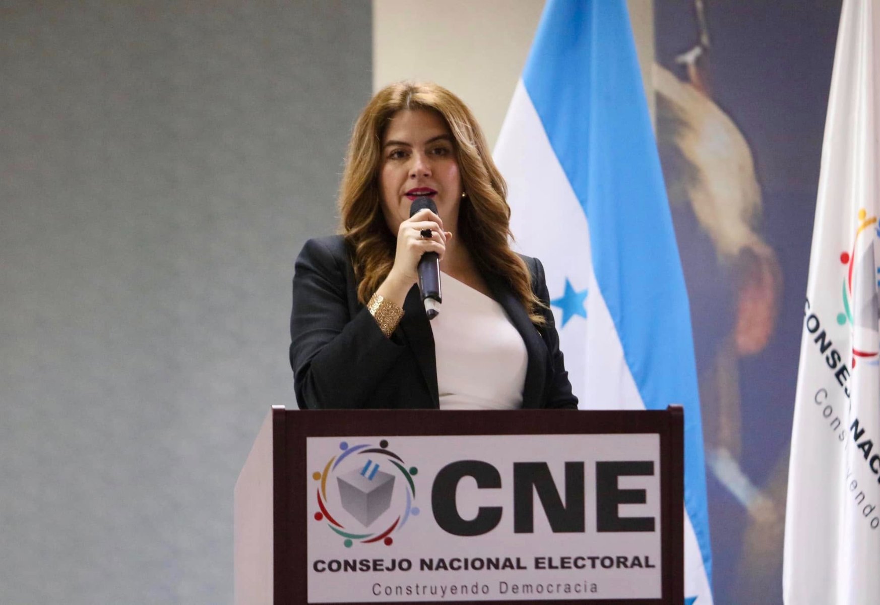 Cossette López entrega la presidencia del CNE destacando logros y reafirmando su compromiso con la democracia