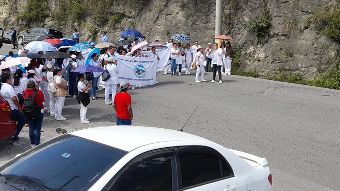 ¡Atención! Enfermeras abandonan todos los turnos y salen a las calles como medida de presión a la Sesal