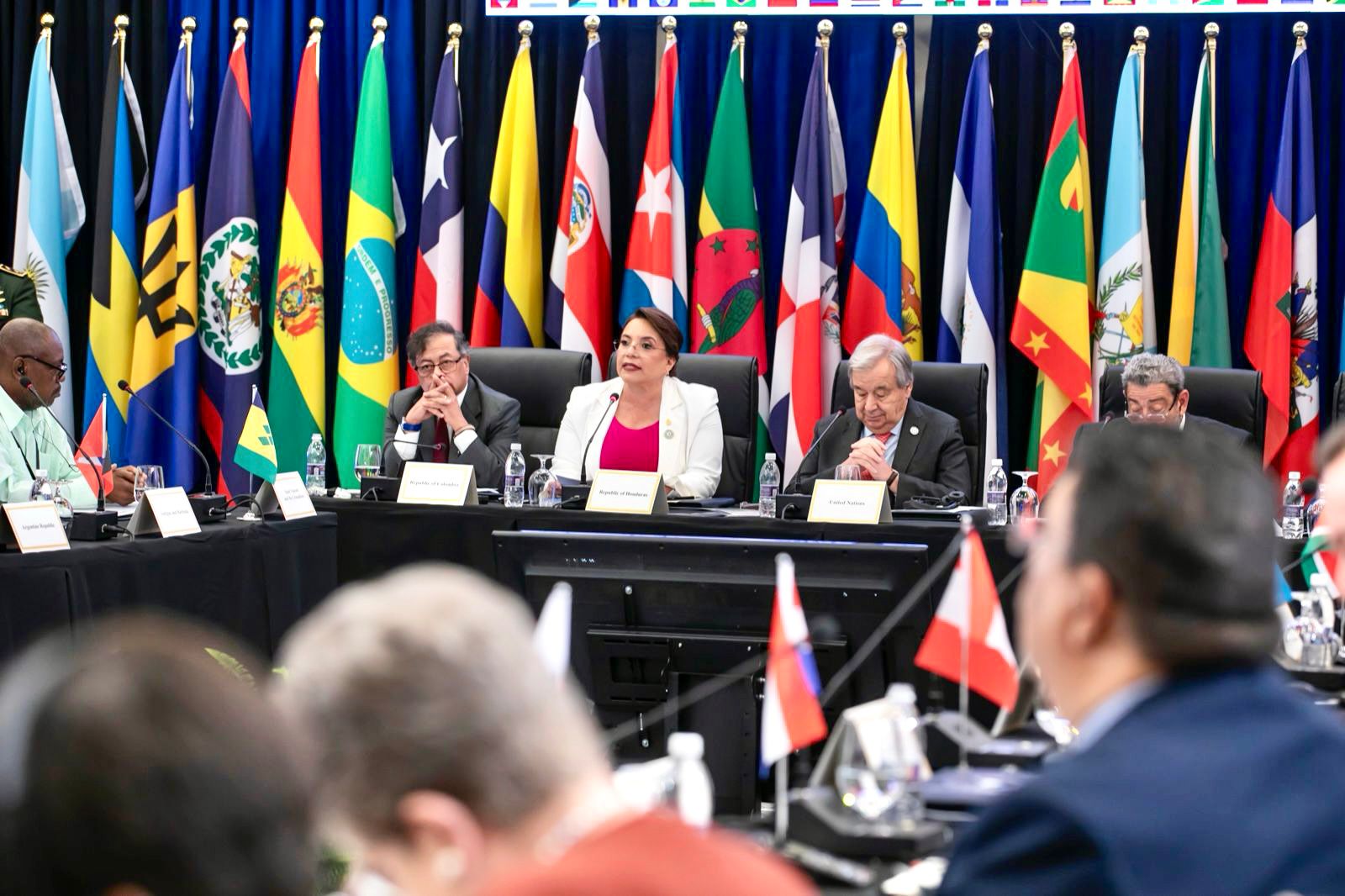 Honduras se suma a respaldo de la Celac a Venezuela y genera polémica por su alineamiento con Maduro