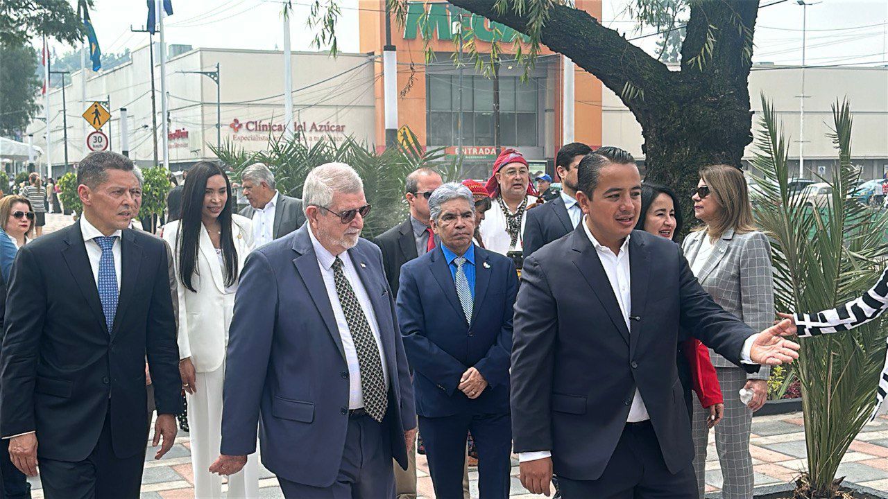 Bandera de Honduras flamea en la inauguración del “Paseo de la Fraternidad” en la Ciudad de México