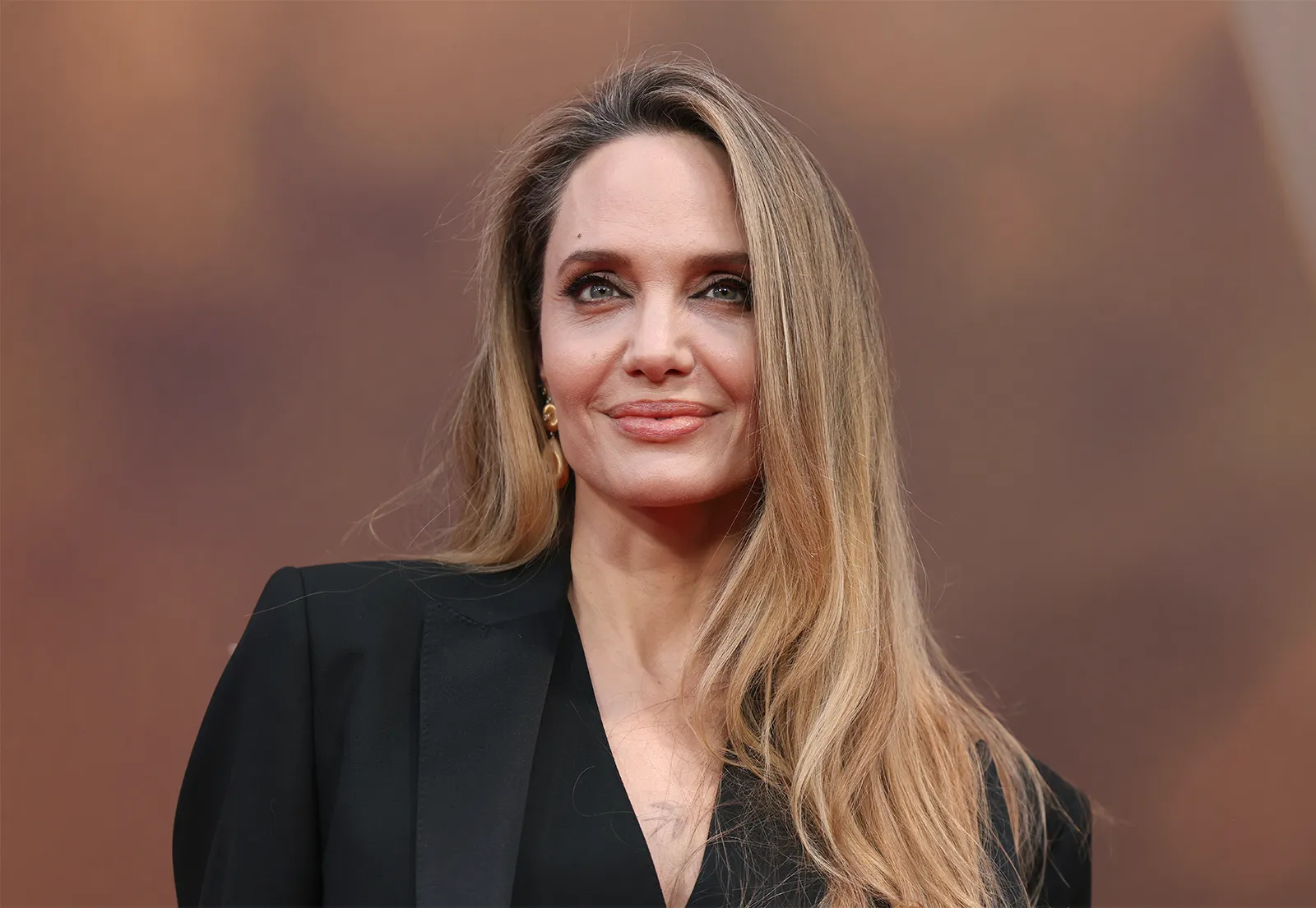 Angelina Jolie: «Amo mi país pero no lo reconozco en este momento»