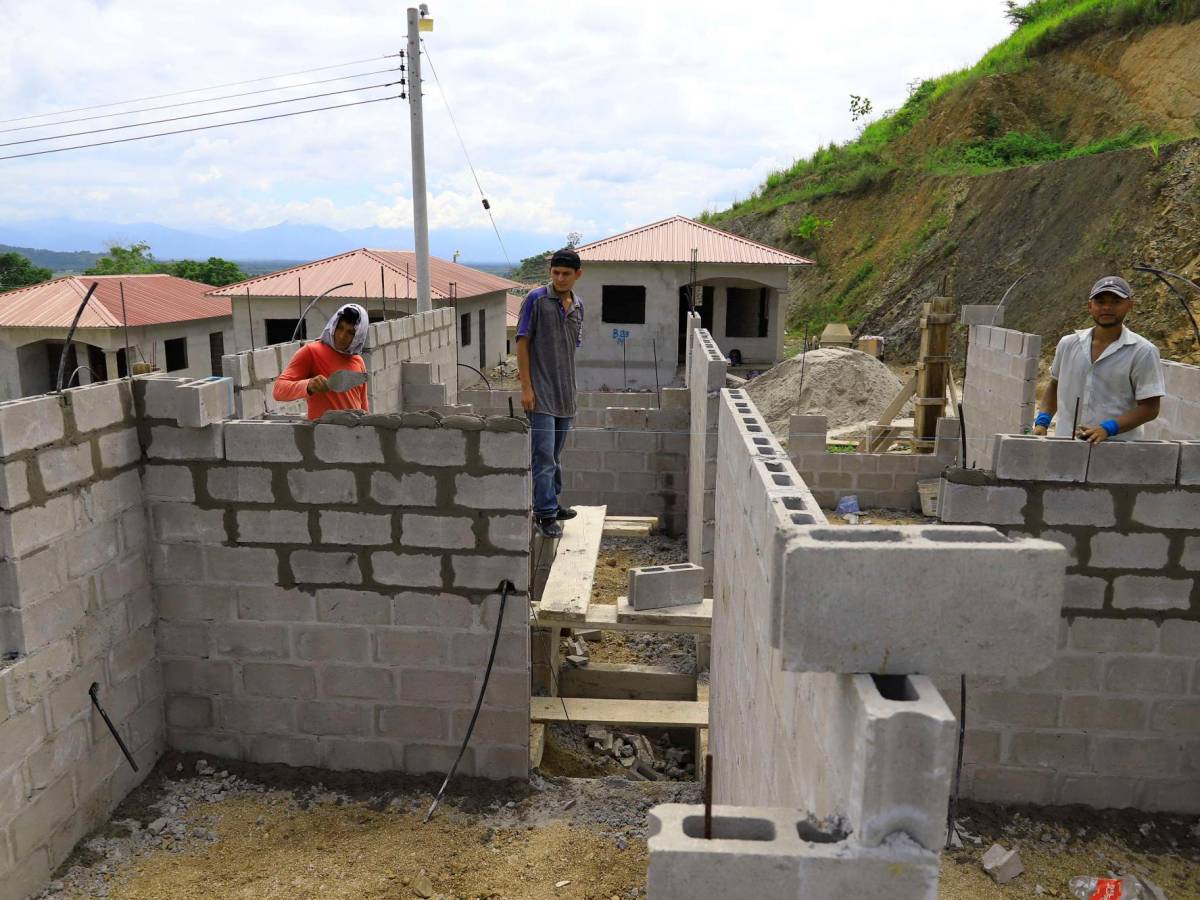 Al menos unas 18 mil viviendas quedaron sin hacerse este 2025
