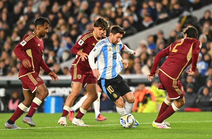Doblete de Messi y uno de Lautaro Martínez para la goleada de Argentina ante Venezuela