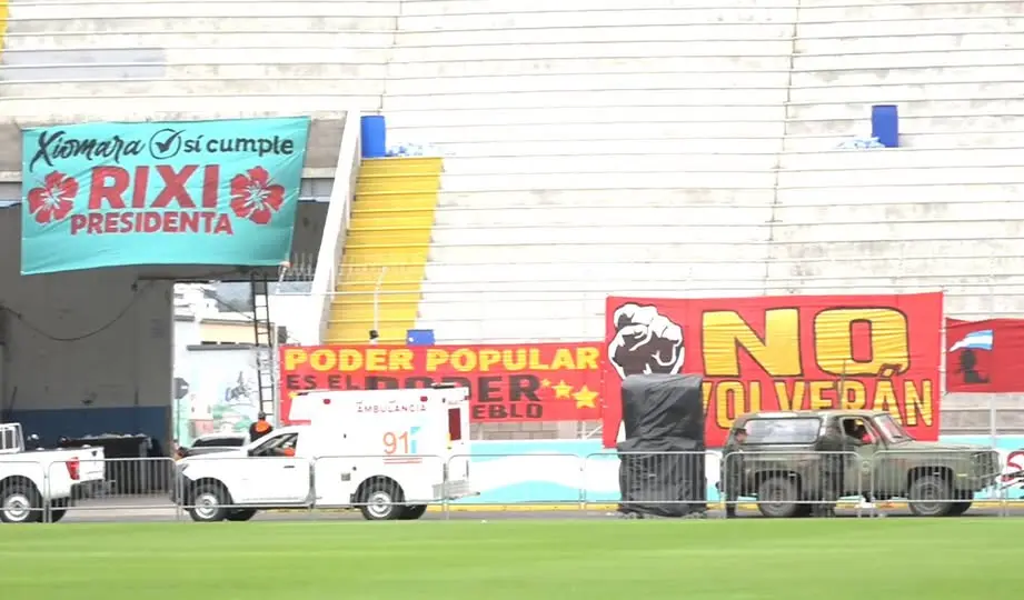 ¡Descaro total! Colocan propaganda en favor de Rixi Moncada en el Estadio Nacional