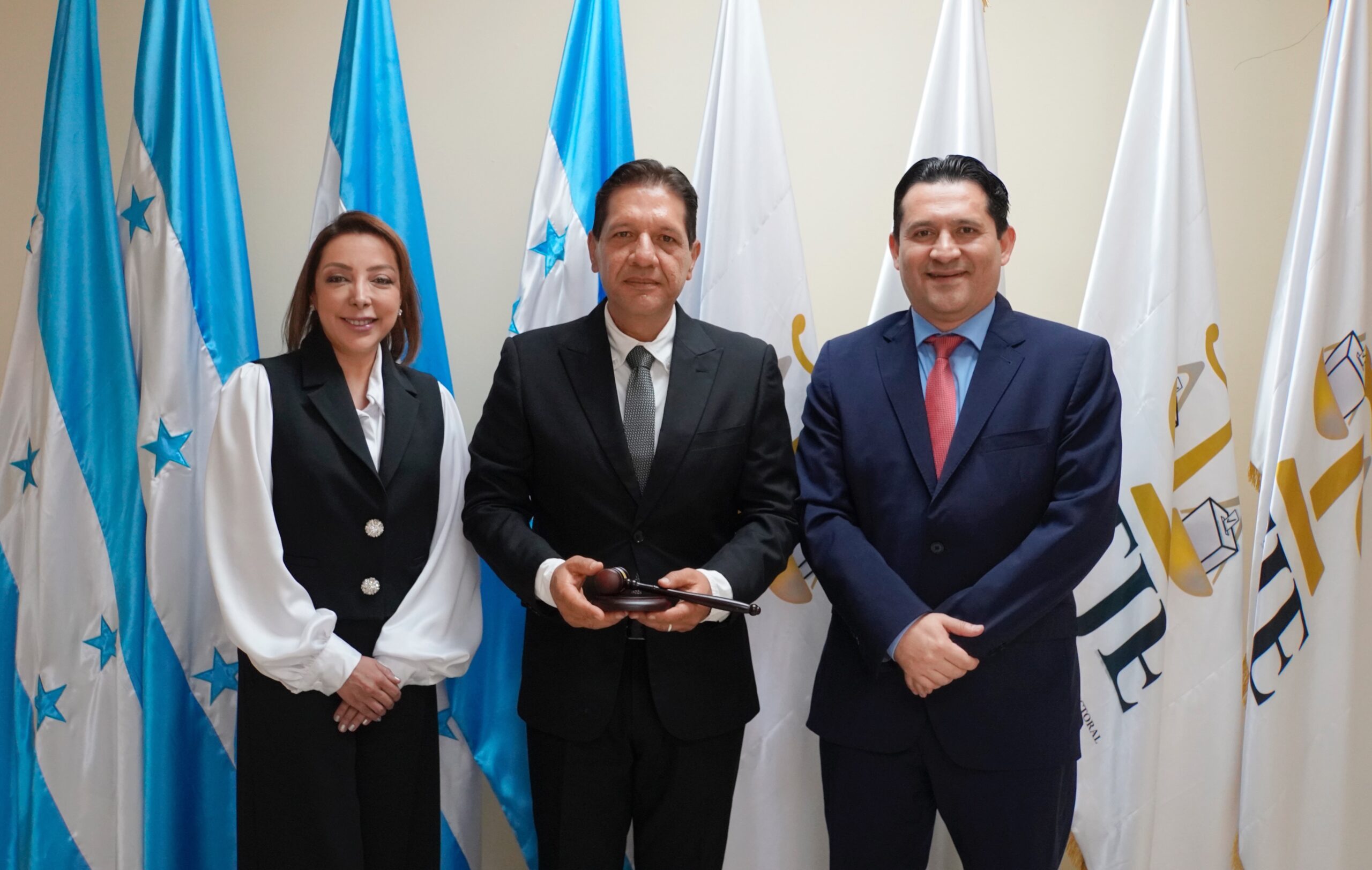 Presidente del TJE, Mario Flores tilda de rebelde al magistrado Morazán, por negarse a conocer “puntos urgentes”