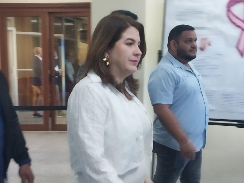 Cossette López querella a los periodistas Cesar Silva y Rony Martínez: «Han aseverado cosas, que con irrespeto y rabia se refieren a mí»