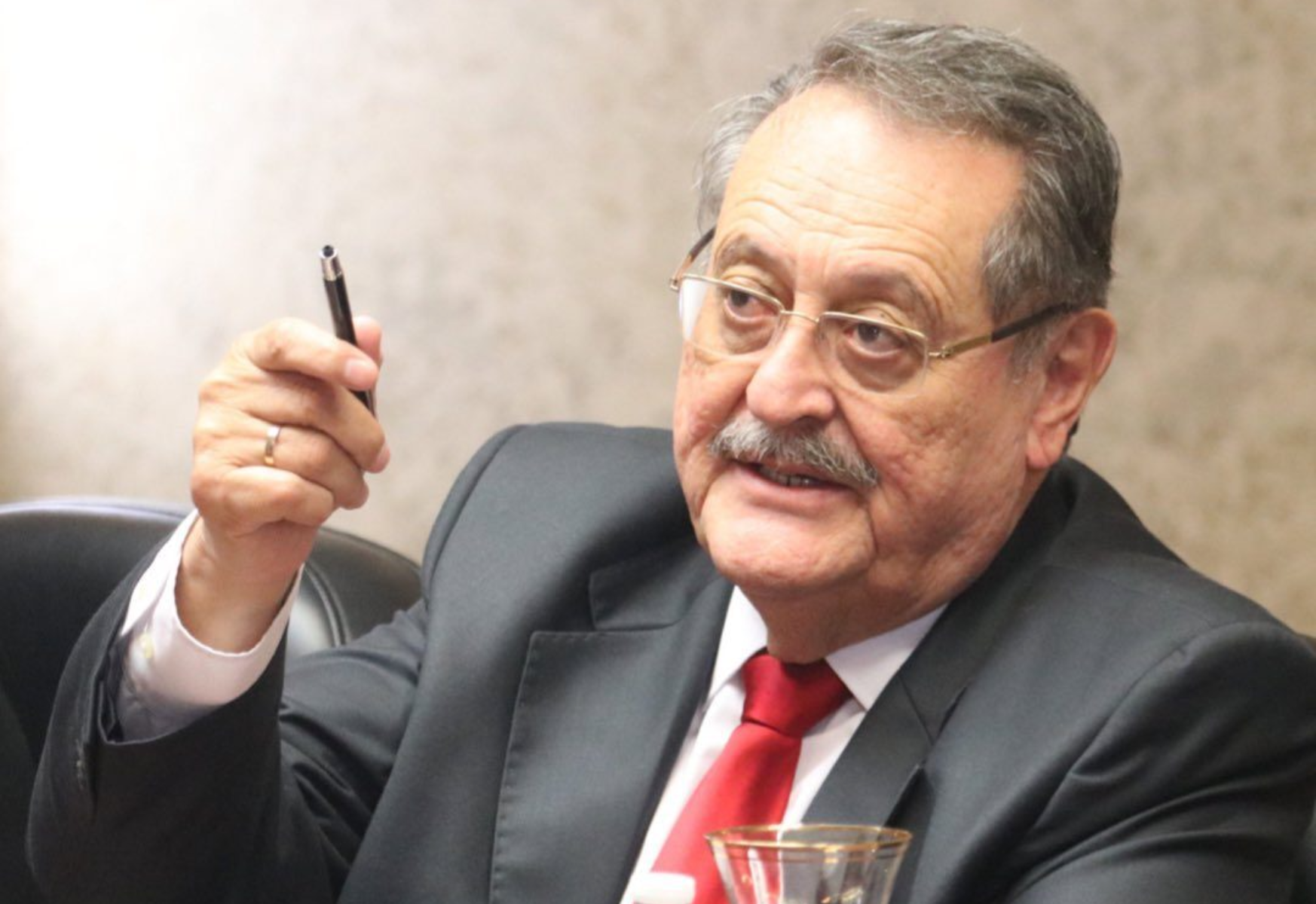 Edmundo Orellana: Petición de las FFAA tensa más el ambiente en el CNE
