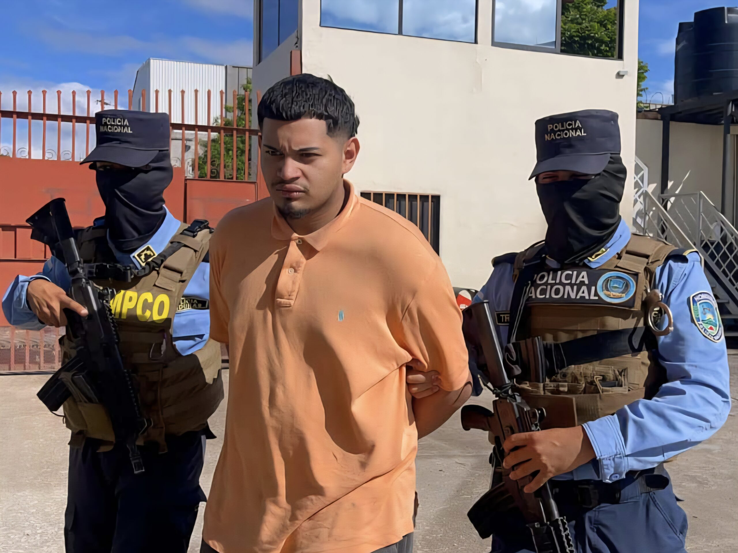 Policia Nacional atrapa a supuesto sicario de la 18, conocido como «El Chino» en colonia La Peña en la capital
