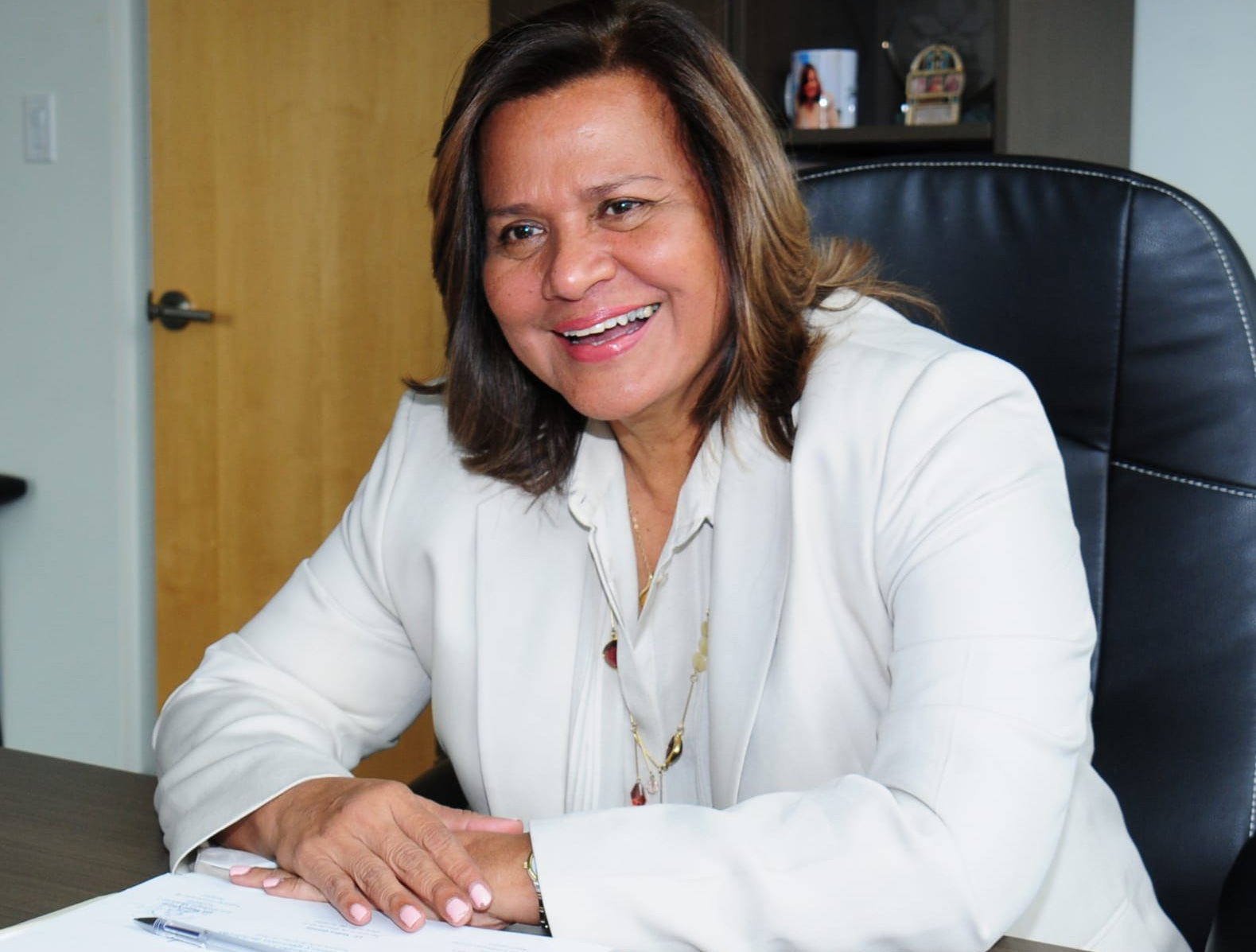 Grupo armado invade vivienda de la ministra de Turismo, Yadira Gómez, en Triunfo de la Cruz