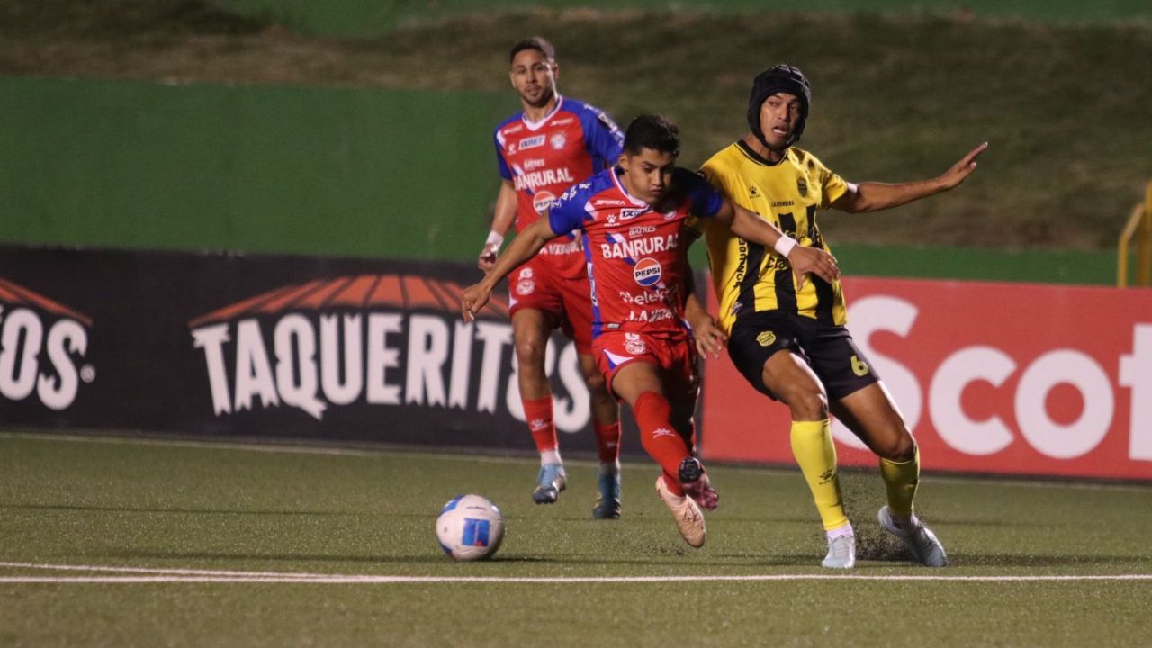 Xelajú vence al Real España en los últimos minutos y le arrebata el boleto de la final de la Copa Centroamericana
