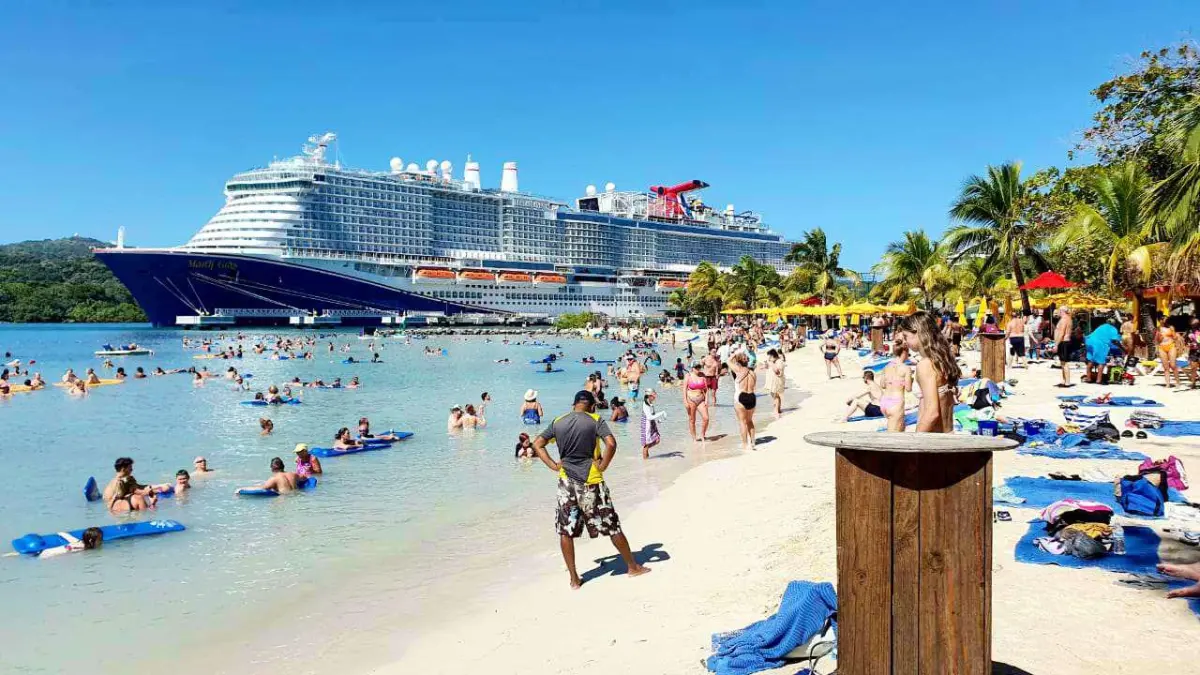 Canaturh advierte una caída del 15 % en ingresos turísticos por incertidumbre política