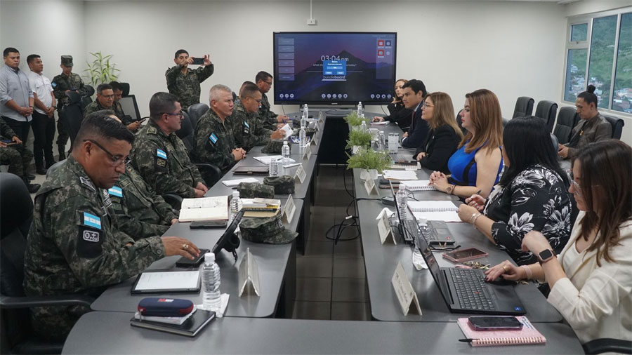 Roosevelt Hernández contradice orden del CNE y profundiza la desconfianza ciudadana en las FF.AA.