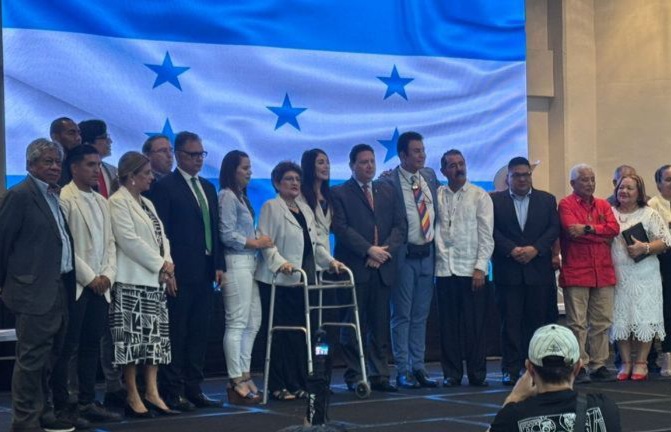 Figuras de diversos sectores se suman a la candidatura de Salvador Nasralla