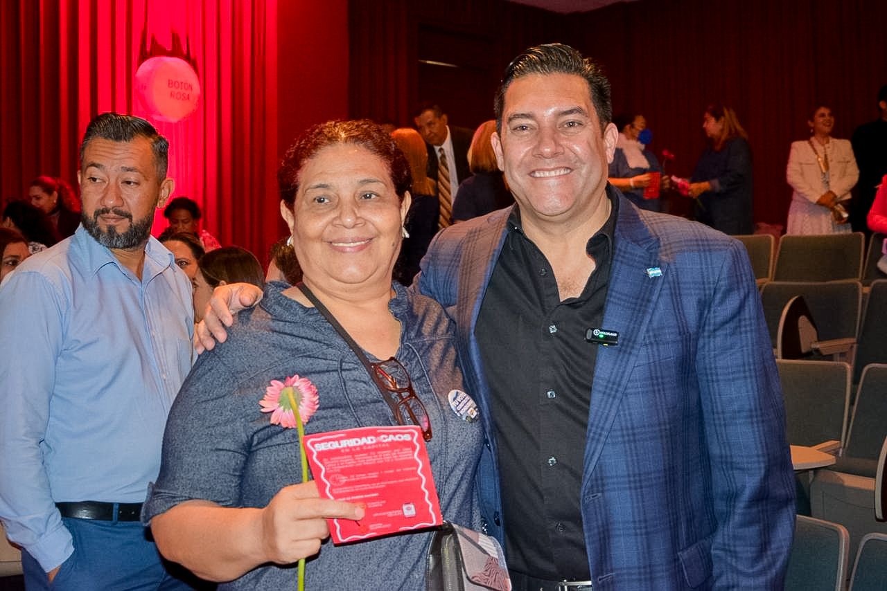 Juan Diego Zelaya presenta el “Botón Rosa”: una herramienta para proteger a las mujeres que sufren violencia en la Capital