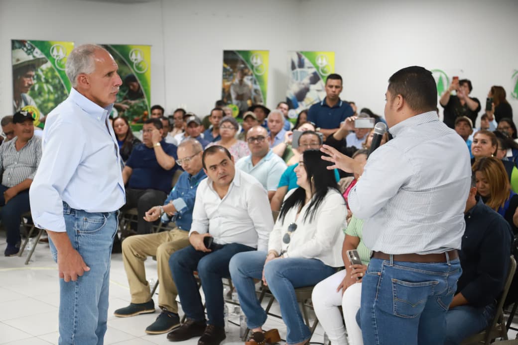 Papi a la Orden reafirma su compromiso con las cooperativas y promete un gobierno que las impulse a crecer
