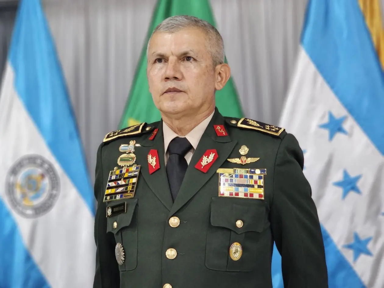 Jefe de las FFAA anuncia que no reconocerá el TREP del CNE e insiste en que les den copia de las actas